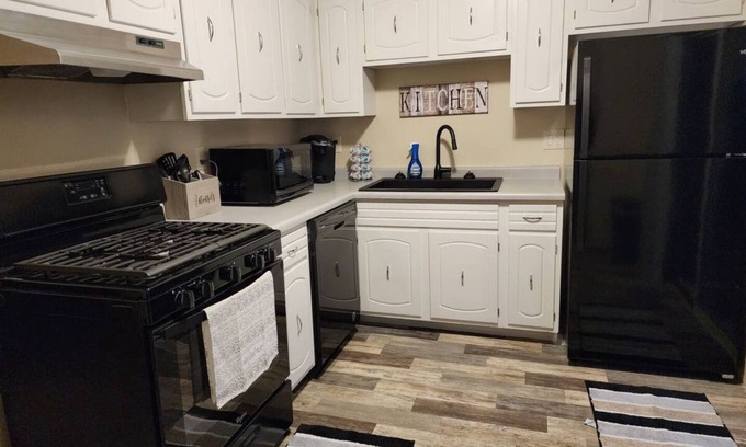 Peoria Casa | Entire duplex both sides. This is close to Airport and highway for easy access
