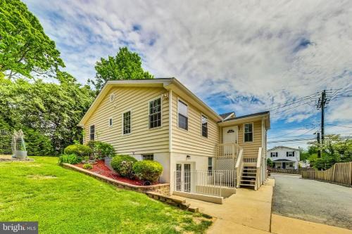 Rockville Apartamento | Entire Family-friendly 4 BR Cozy Unit , Metro walk