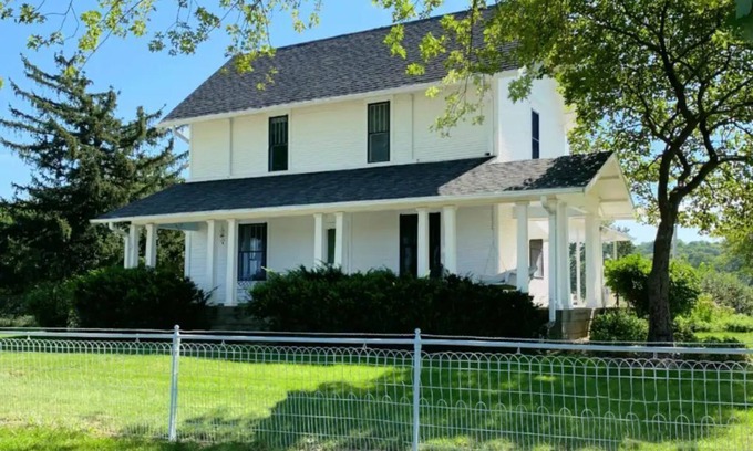 Winterset Otro | Entire farmhouse in the country
