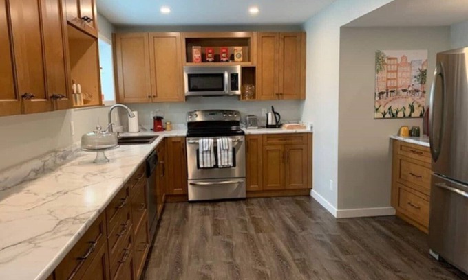 Duncan Casa | Entire guest suite hosted by Diane