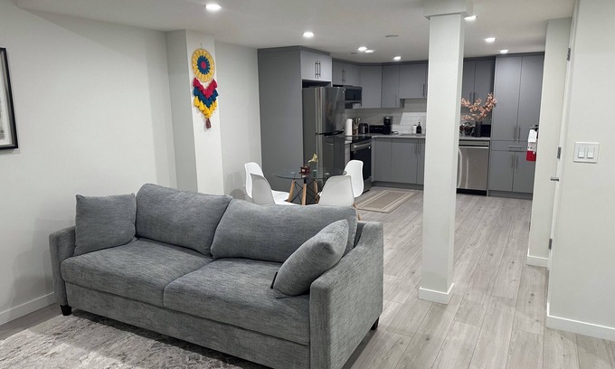 Calgary Casa | Entire guest suite in Calgary