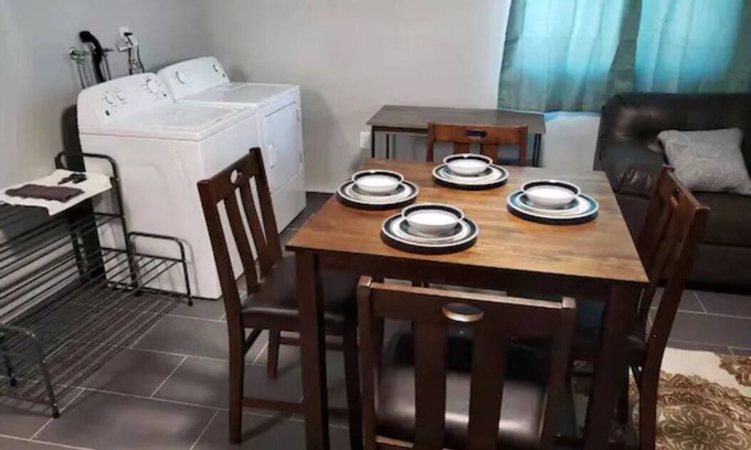 Lancaster Casa | Entire Guesthome With own Bath/kitchen/2 Bdrm