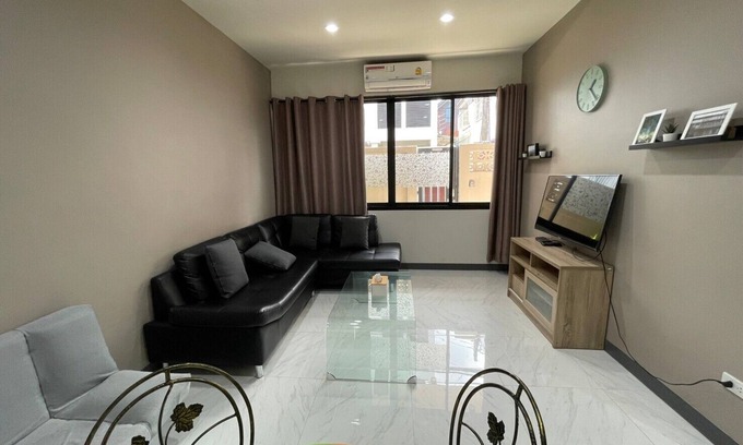 Bang Sue Casa | Entire house/4bedrooms/2mins to mrt/near Chatuchak Market