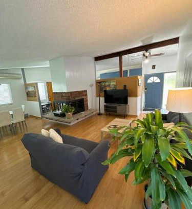Highland Park Apartamento | Entire Home 3 bds 2 bats