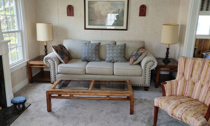 Canandaigua Casa | Entire Home -30 Day Rental-Steps from Downtown Main Street near Bars &Resuarants