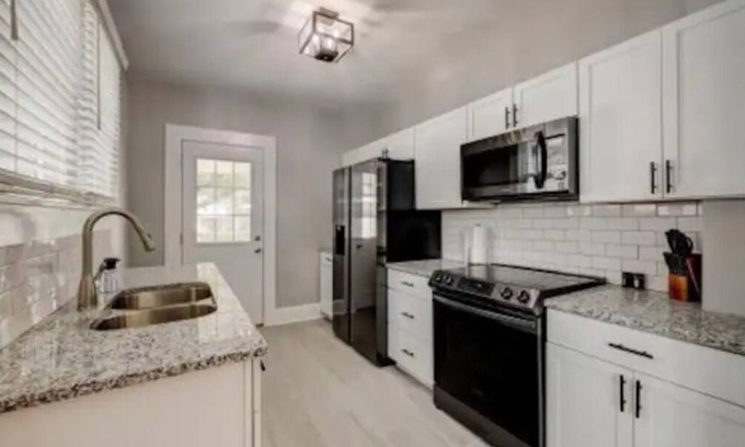 Owensboro Casa | Entire home Beautiful remodeled bluegrass bungalow