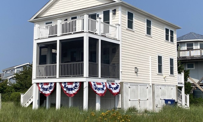 Charlestown Casa | STEPS FROM CHARLESTOWN BEACH -BEACH HAVEN RI