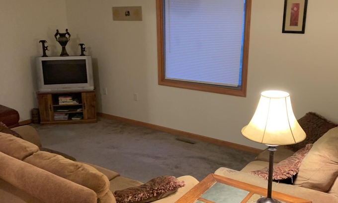 Cherokee Casa | Entire Home for Your Stay: 3bdrm, 2 Full Baths, Wifi, Full Kitchen, Washer/Dryer