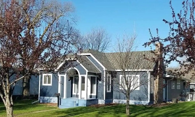 Oberlin Casa | Entire home in a country town!