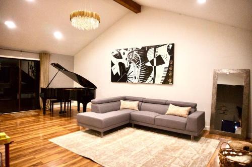 Athens Apartamento | Entire home in Athens, Georgia with Piano