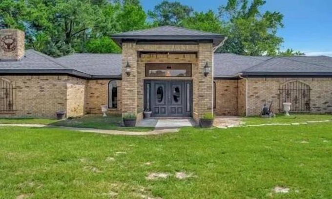 Grapeland Casa | Entire Home in Grapeland, TX w/ Pond access & Pedal Boat!