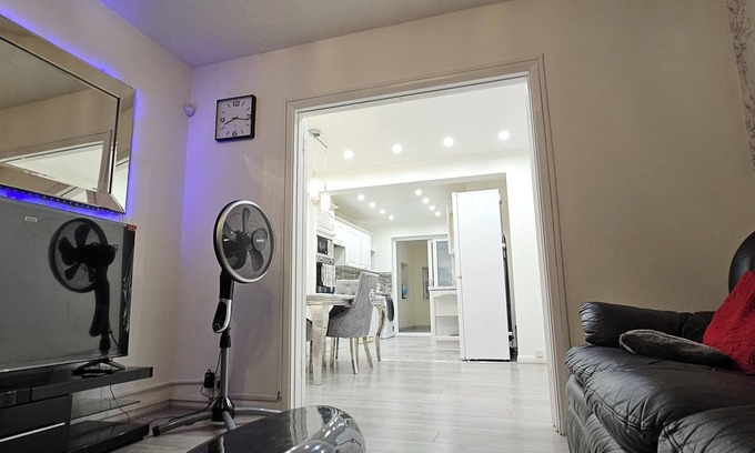 Alibon Casa | Entire home in Greater London of Dagenham