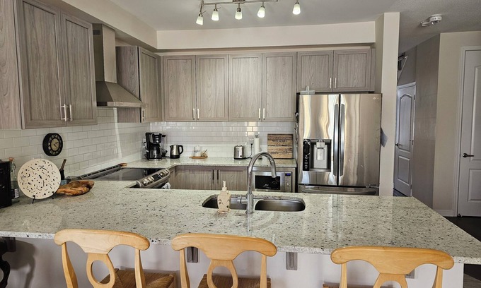 Kemptville Casa | Entire Home in Kemptville ! Modern Home and Great Location; 3 bedrooms