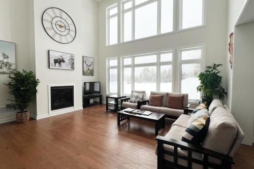 Dwight Casa | Entire Home in Lake of Bays -Huntsville Muskoka Algonquin