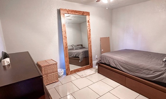 Eastside Promise Neighborhood Casa | Entire home located mins from Downtown, Riverwalk, AT&T Center, & The Pearl
