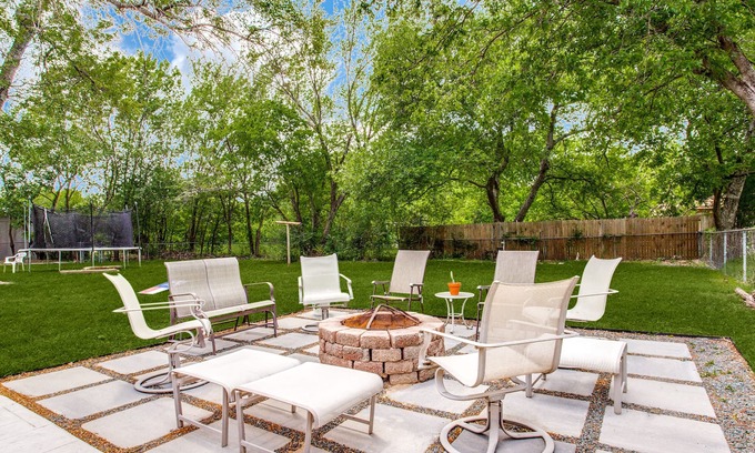 Haltom City Casa | Entire Home, Patio+Fire Pit! Ideal for Long Stays!