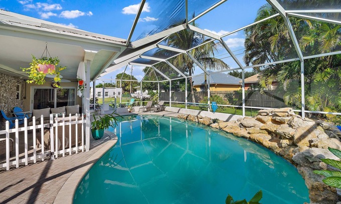 Hobe Sound Casa | Entire Home ~ Pool ~ 1 Mile From Beach