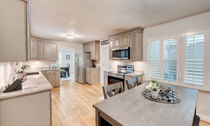 Buford Casa | Entire home, Waterfront Lakehouse with kayaks