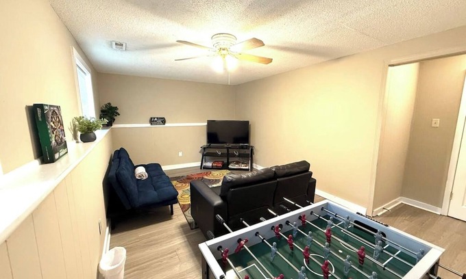 Charlotte Casa | Entire home with game room