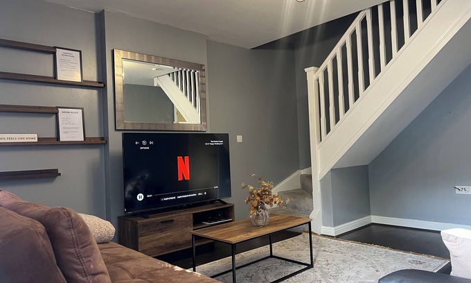 Manchester Casa | Entire Home With Private Parking