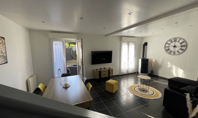 Le Mesnil-Amelot Casa | Entire house 3 mins from Roissy CDG & 15 mins from VILLEPINTE EXHIBITION PARK.
