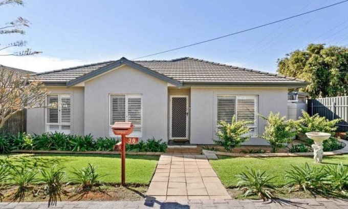 South Brighton Casa | Entire House 3BR 2BTH I 2 Courtyards I Wifi