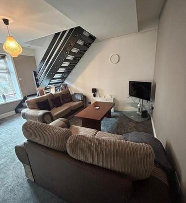 Clayton le Moors Casa | Entire House - 4 Bed - Sleeps 6