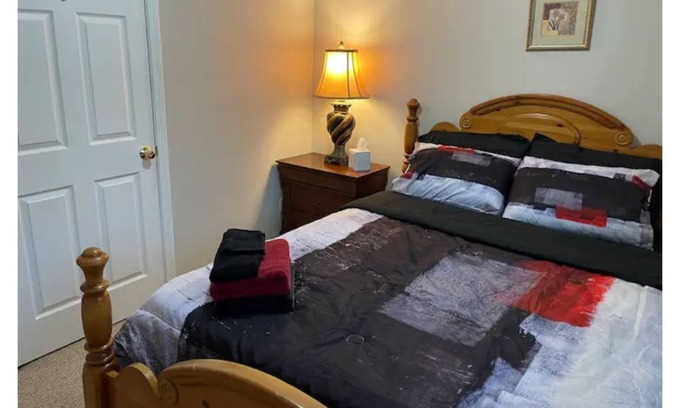 Oxford Casa | Entire House 4 Bedroom 2 Bath Near Miami U Stadium