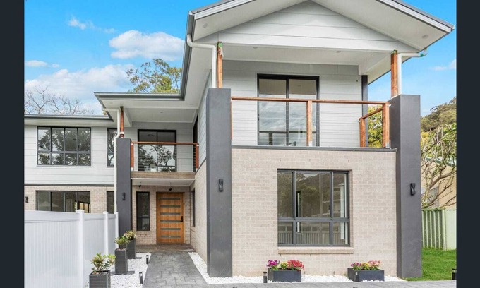 Brooklyn Casa | Entire House by Hawkesbury River