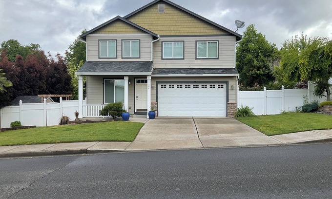 Starcrest Casa | Entire House in Northwest Hazel Dell