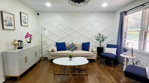 Lilburn Casa | Entire house in Old Town Lilburn 4 bedrooms 4 bath