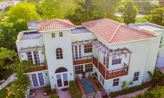 Flamingo Parks Casa | Entire house in historic Flamingo Park, West Palm Beach. Dog friendly. Quiet.