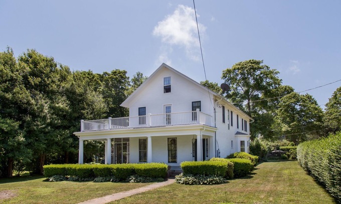 Narragansett Pier Casa | Entire House:14 Guests, 7 BRs, 10 Beds, 5 Full Baths, Outdoor Shower, Beach Gear