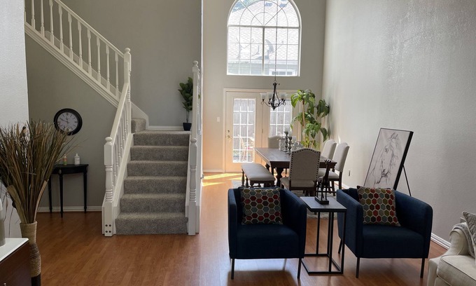 Valley Ranch Casa | Entire House W/king Bed 10Mins from DFW Airport