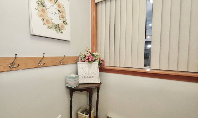 Revere Casa | Entire House w/parking mins to Historical Boston