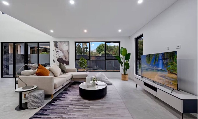 Peakhurst Casa | Entire House with 2 bedrooms and parking nearby Hurstville