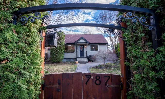 South Central Casa | Entire House with Hot Tub!