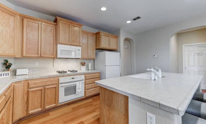 Olivehurst Casa | Entire House With Jucuzzi!