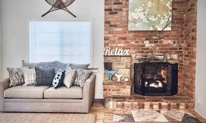Town of Richmond Casa | Entire House with private lake access and hot tub!