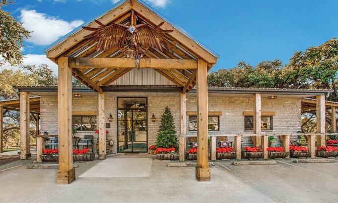 Bulverde Casa | The Lodge at Eagles Landing Lodge of Bulverde tiene capacidad para 12 invitados