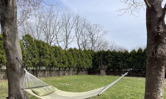Southold Apartamento | Entire Loft-Walk to Town, Beach, Train, Wine Trail