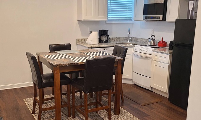 Linden Apartamento | Entire Lovely Apt* 5 Miles to EWR* Free Parking