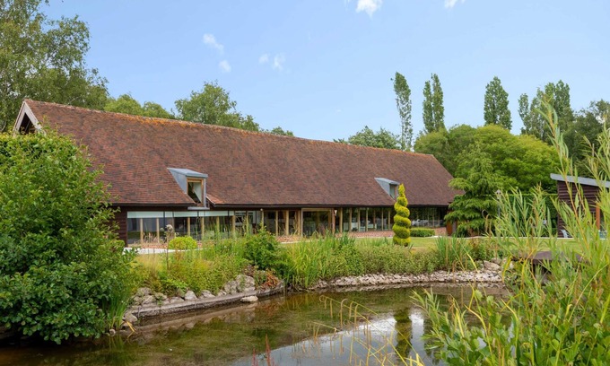 Canterbury Casa | Entire Lux Barn Lake and Garden - Canterbury, Kent