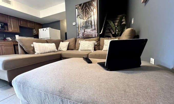 Newark Apartamento | Entire Luxury 2 Bedroom Near NY/EWR With Workspace