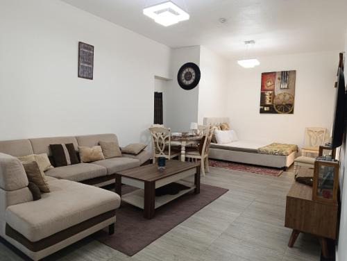 Al Nahda Apartamento | entire Luxury and family One Bed Room living Room in front Of Beach