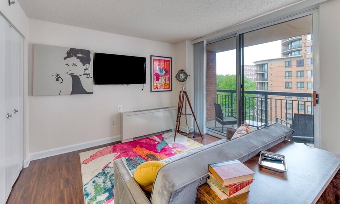 Crystal City Apartamento | Entire Luxury apt near Downtown D.C. w /FREE Wifi