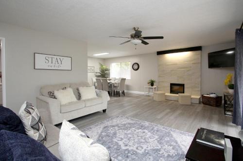 Raisin Casa | Entire Magill House by RiverPark