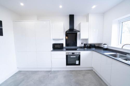 Worksop Casa | Entire Modern Home with Private Parking for 6/8 Persons