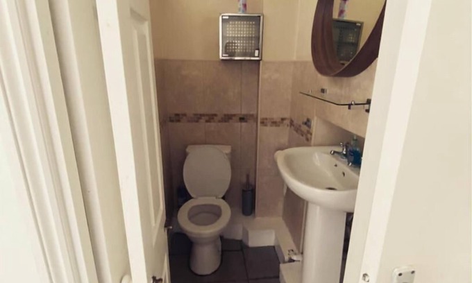 Turnham Green Apartamento | Entire One Bedroom Serviced Flat In Chiswick London, Kitchen, Wifi, TV and more