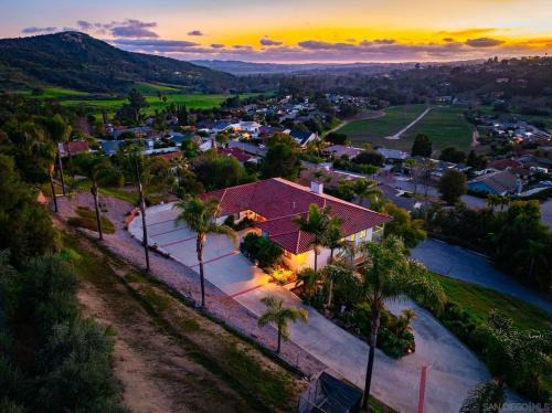 Fallbrook Casa | Entire Private 5-BR 3-Acres Estate, 3000 sqft, near Winery in Fallbrook, Available Now